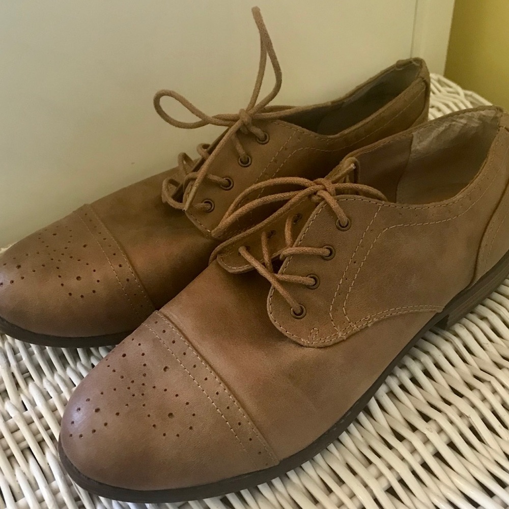 White Mountain Light Brown Leather Oxfords Size 10